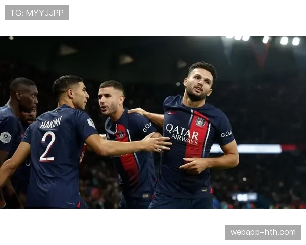 阿什拉夫在巴黎表现稳健,2号球衣成为球迷关注焦点 阿什拉夫在巴黎表现稳健,2号球衣成为球迷关注焦点