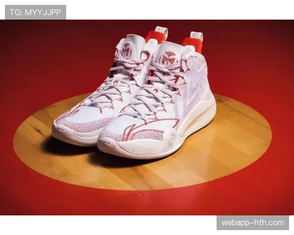 CJ·麦科勒姆无球跑动提升得分效率 拉开与布克关键表现差距