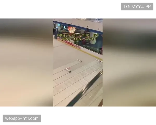 朱雪莹机场随手一扔的包都能把评论区掀翻，我和我的钱包默默投降